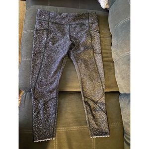 Lululemon size 12 Tight stuff tight II 25” splatter design with scalloped leg